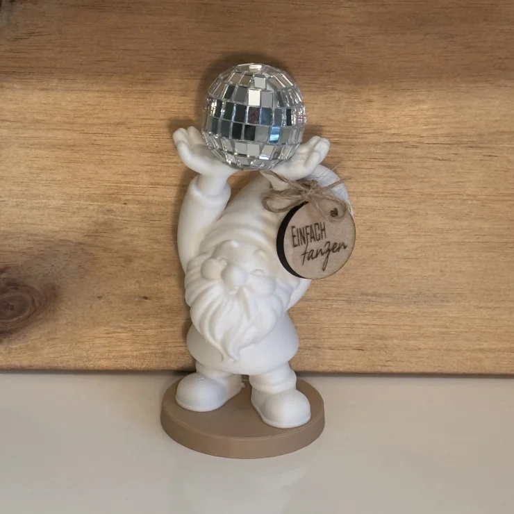 Zwerg mit Disco-Kugel
