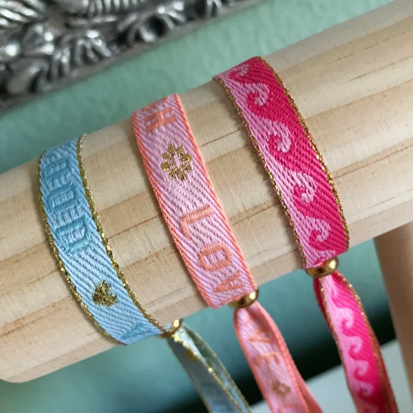 Armbänder & Anhänger